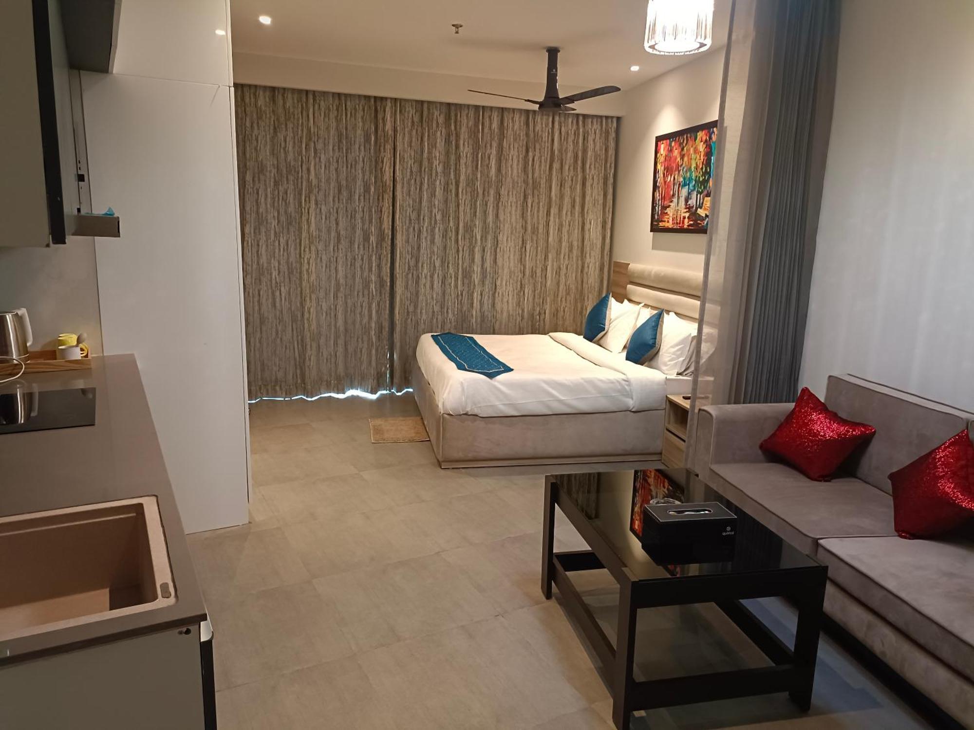 Luxury 36 Th Floor-noida