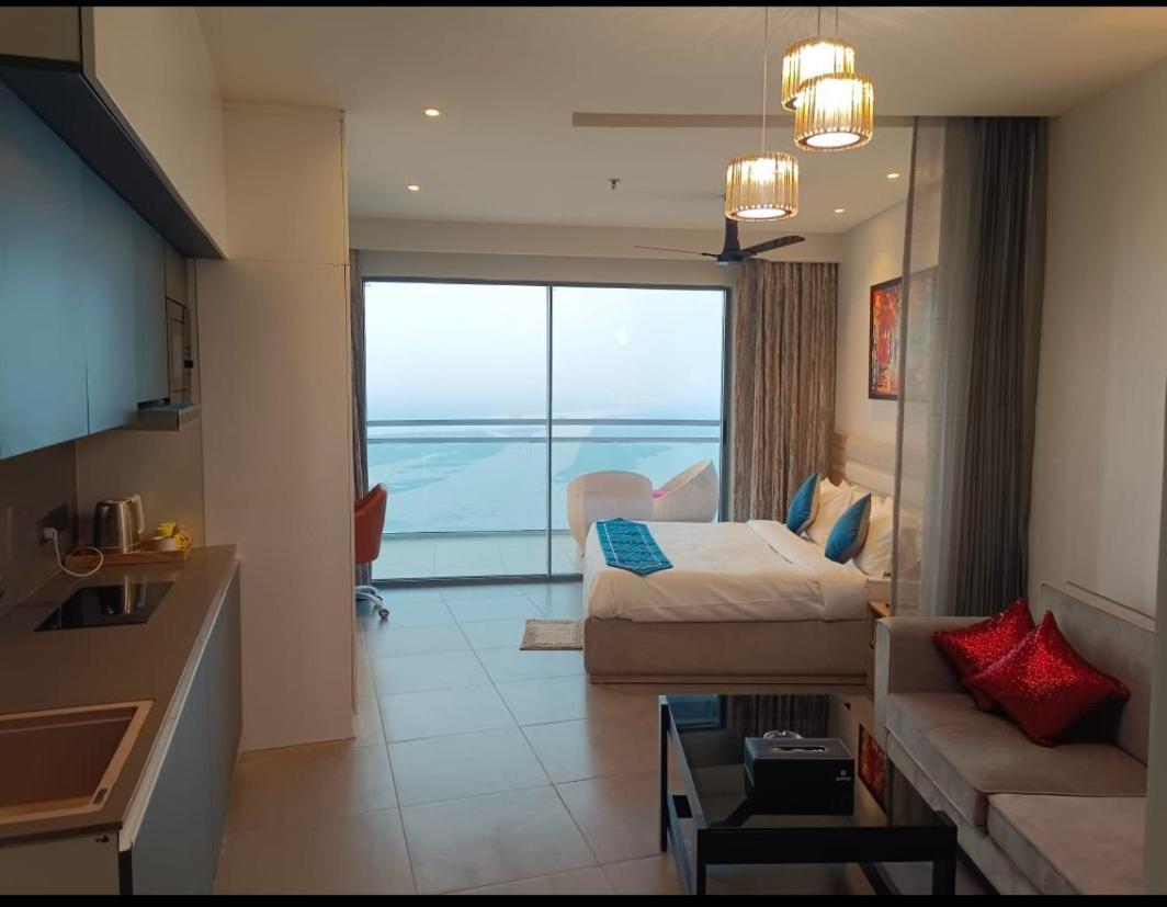 Apartment Luxury 36 Th Floor-noida Noida
